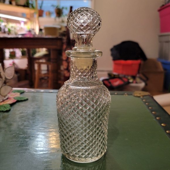 ✨️Free with Purchase✨️ Vintage Avon Glass Textured Bottle with Lid - Picture 1 of 3